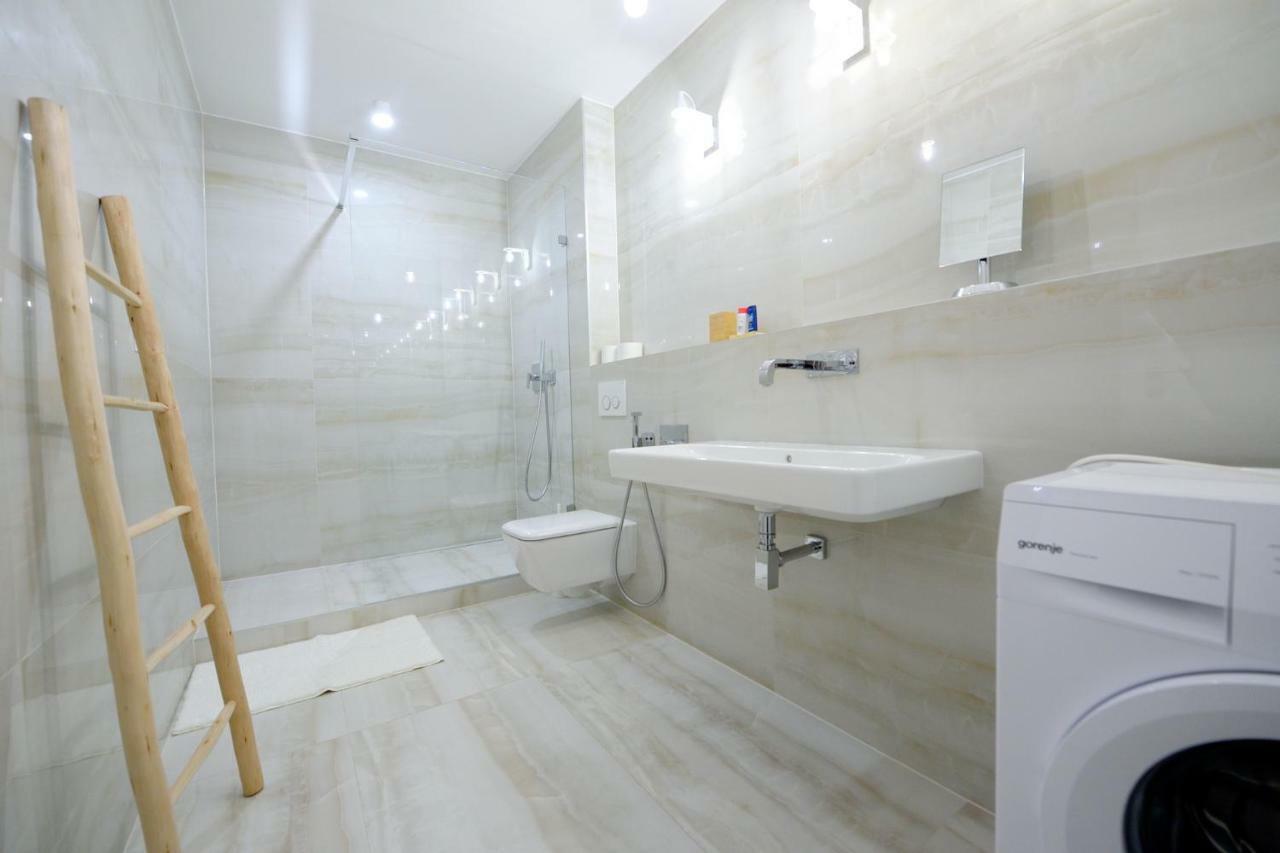 Center Aupark Apartment Пьештяни Экстерьер фото